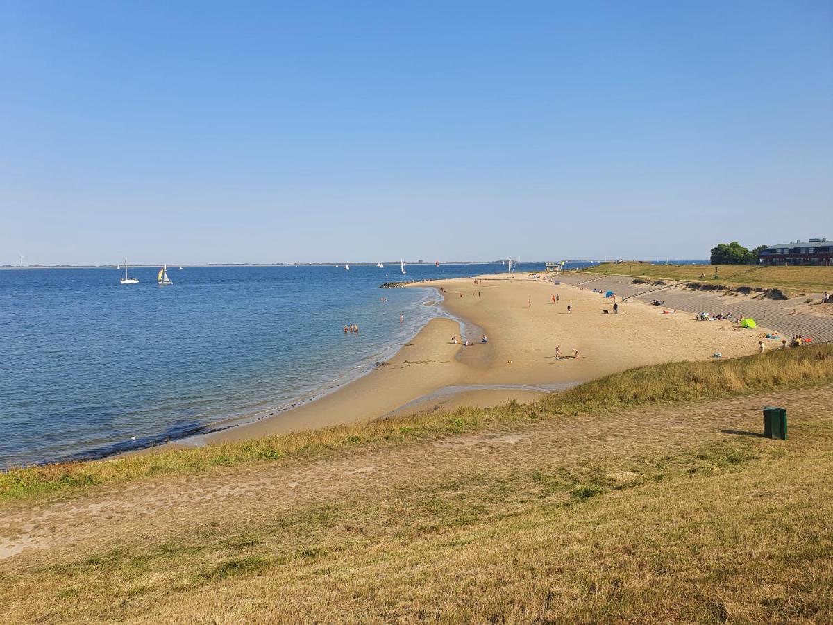 Vakantiehuis Op Villapark Oesterbaai Aan Zee , Met Speeltuin Grenzend Aan De Tuin Wemeldinge Exterior photo