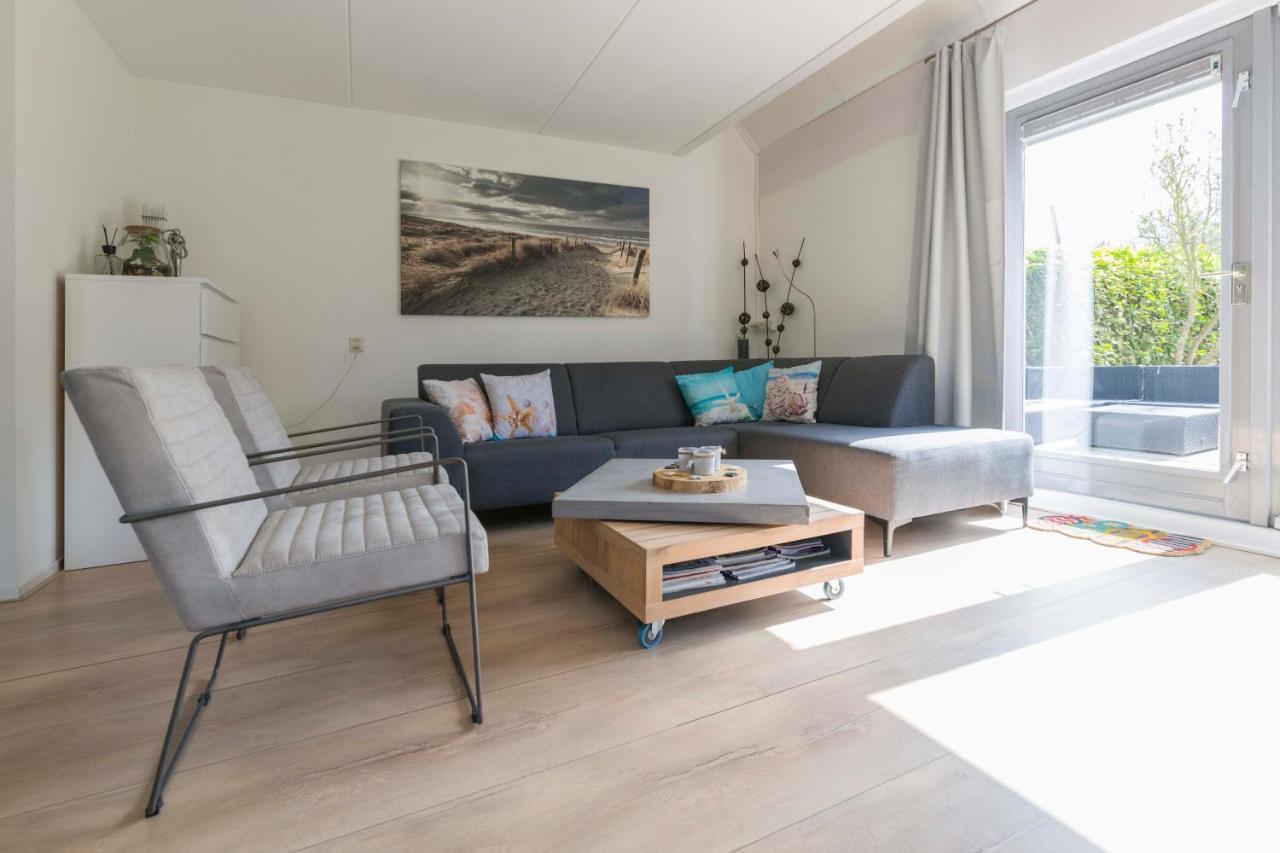 Vakantiehuis Op Villapark Oesterbaai Aan Zee , Met Speeltuin Grenzend Aan De Tuin Wemeldinge Exterior photo