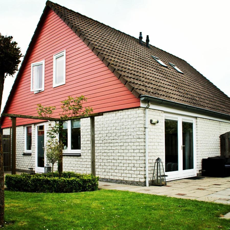 Vakantiehuis Op Villapark Oesterbaai Aan Zee , Met Speeltuin Grenzend Aan De Tuin Wemeldinge Exterior photo