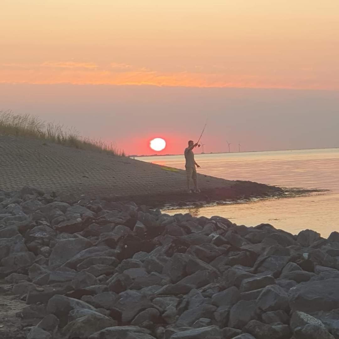 Vakantiehuis Op Villapark Oesterbaai Aan Zee , Met Speeltuin Grenzend Aan De Tuin Wemeldinge Room photo